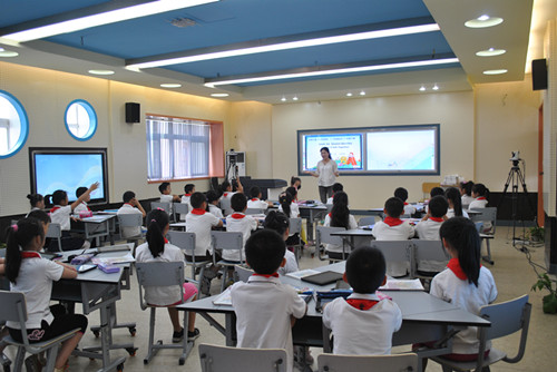 \未来教室\康赛造,引领课堂教学创新潮流